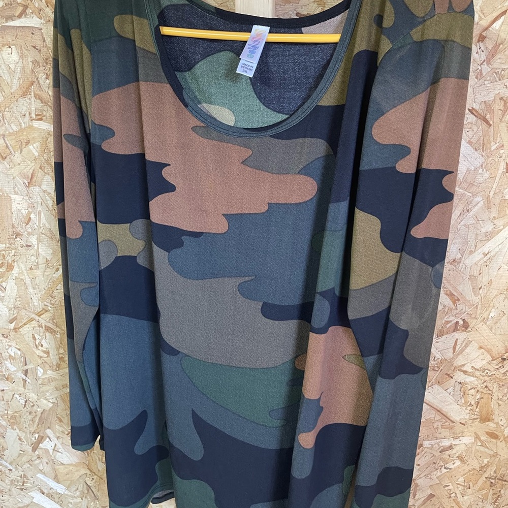 Lularoe camo top 2x